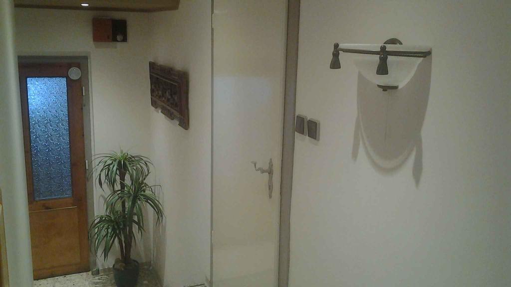 Ferienwohnung - Chayenne Apartment Mit 2 Schlafzimmern Klinga المظهر الخارجي الصورة
